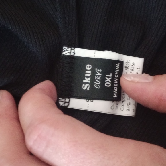 Skue Curve Black Dress - Picture 2 of 2